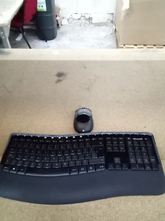 BOXED MICROSOFT WIRELESS COMFORT 5050 KEYBOARD AMD MOUSE