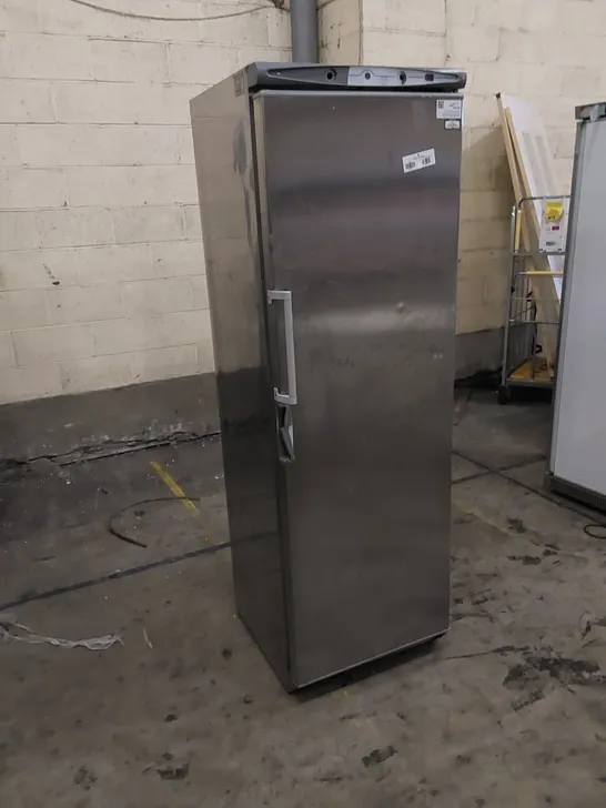 COMMERCIAL UPRIGHT FREEZER 