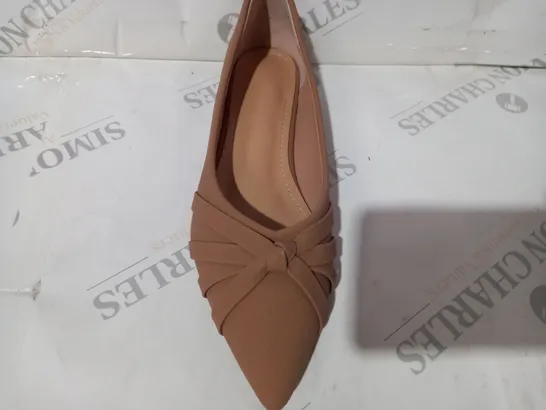BOXED PAIR OF DESIGNER POINTED TOE SLIP-ON SHOES IN NUDE EU SIZE 38