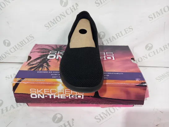 BOXED PAIR OF SKECHERS SLIP-ON SHOES IN BLACK UK SIZE 2.5