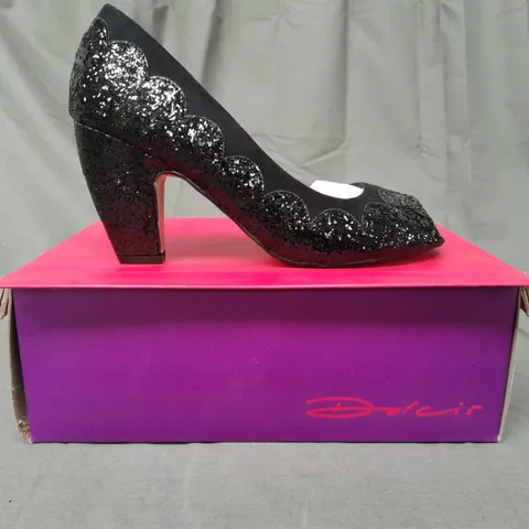 BOXED PAIR OF DOLCIS OPEN TOE HEELED SHOES IN BLACK W. GLITTER EFFECT SIZE 5