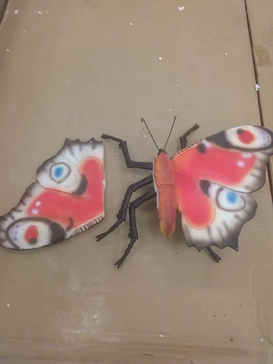 BOXED BUTTERFLY WALL DECORATION