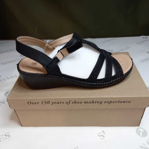 BOXED CUSHION-WALK DIAMANTE SANDALS SIZE 6