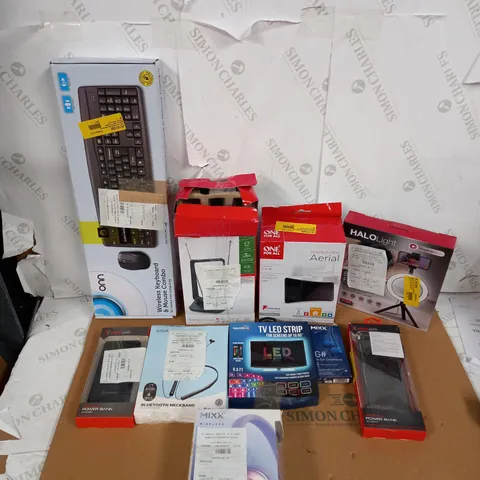 LOT OF LARGE BOX OF APPROXIMATELY 25 ASSORTED ITEMS TO INCLUDE HEADPHONES, KEYBOARDS AND AERIALS