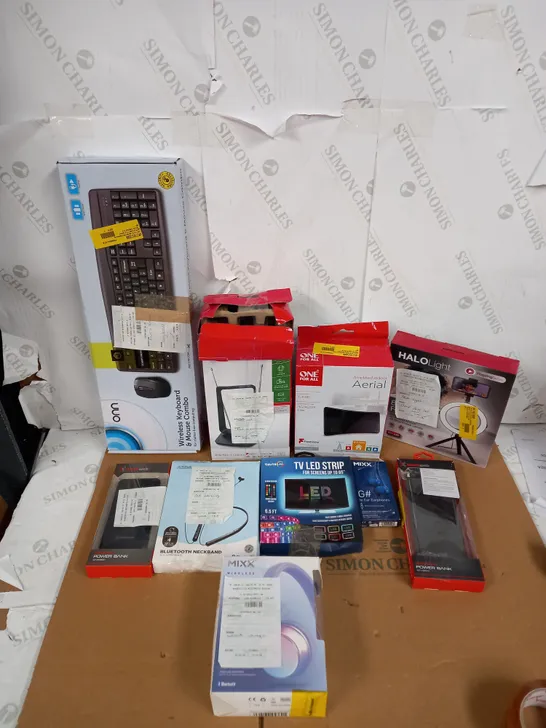 LOT OF LARGE BOX OF APPROXIMATELY 25 ASSORTED ITEMS TO INCLUDE HEADPHONES, KEYBOARDS AND AERIALS