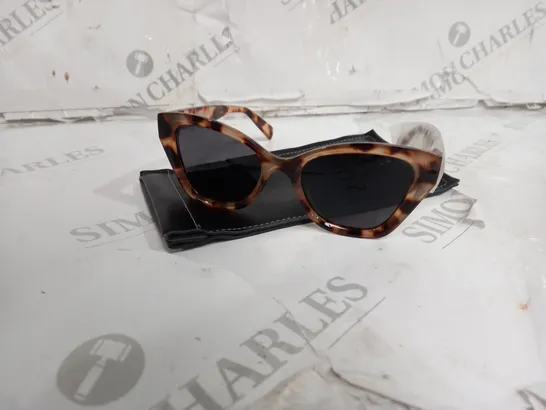 BOXED HUMMINGBIRD TORTOISE SHELL SUNGLASSES AND CLEANING CLOTH 