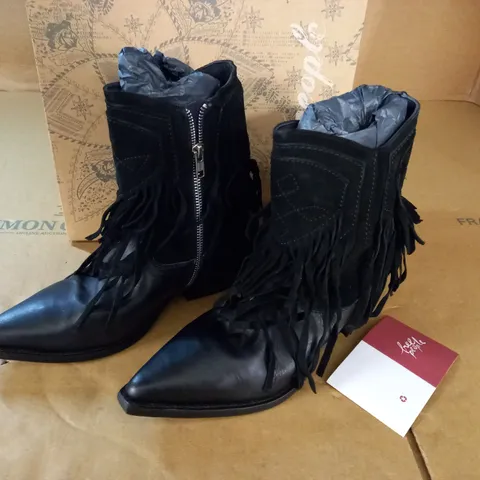 PAIR OF FREE PEOPLE LAWLESS FRINGE WESTERN BOOTS IN BLACK - 38.5