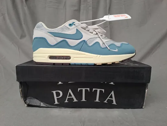 BOXED PAIR OF NIKE AIR MAX 1 SHOES IN GREY/BLUE UK SIZE 8