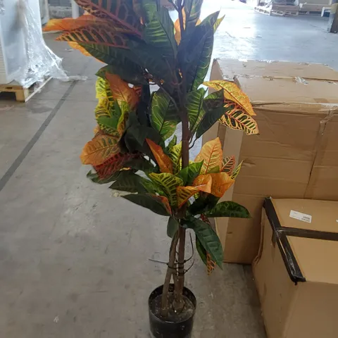 POTTED ARTIFICIAL TREE 120cm