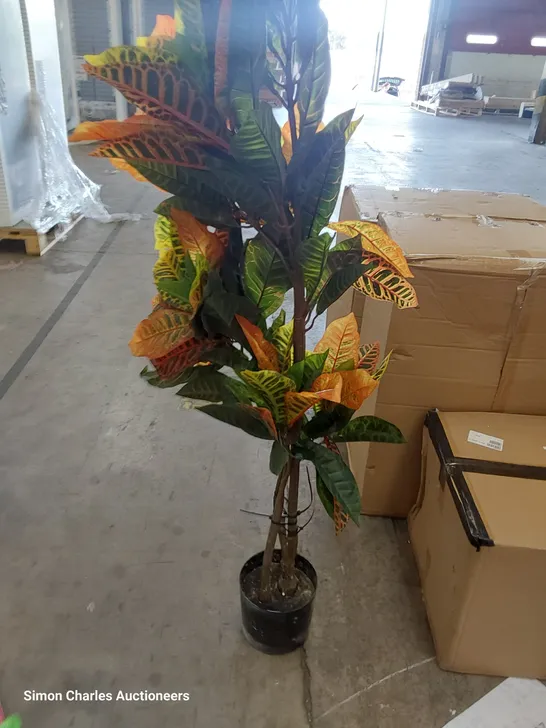 POTTED ARTIFICIAL TREE 120cm