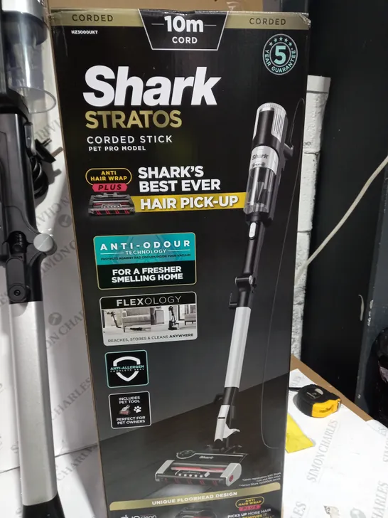 BOXED SHARK STRATOS ANTI HAIR WRAP PET PRO VACUUM CLEANER