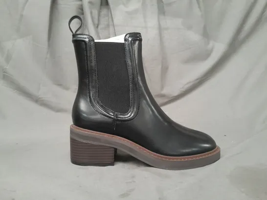 BOXED PAIR OF V BY VERY CHELSEA BOOTS IN BLACK UK SIZE 4