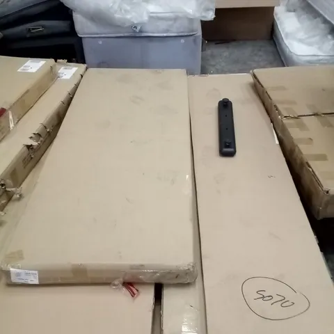 PALLET OF ASSORTED FURNITURE AND PARTS 