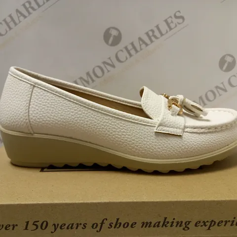 BOXED PAIR OF CUSHION WALK LOAFERS, WHITE - SIZE 6