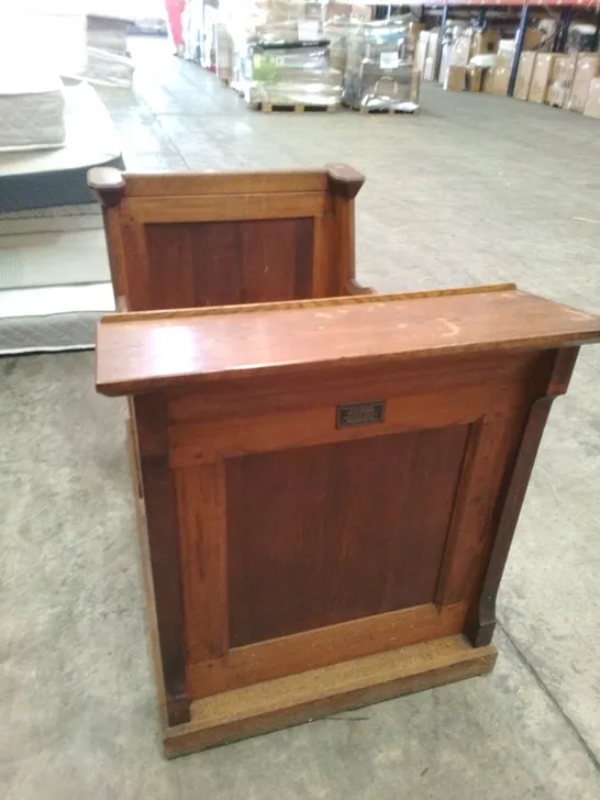 VINTAGE CLERGY CHAIR PEW BENCH WITH TEXT STAND AND PRAYER SPACE