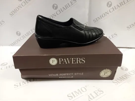 BOXED PAIR OF PAVERS SLIP ON SHOES UK SIZE 2 