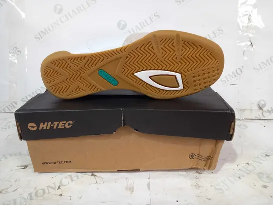 BOXED PAIR OF HI-TEC SQUASH CLASSIC SHOES IN WHITE/GREEN UK SIZE 10