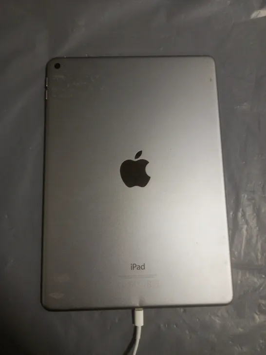 UNBOXED APPLE IPAD A1566 TABLET