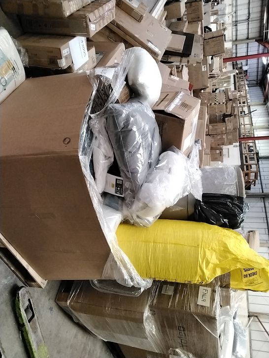 PALLET OF ASSORTED ITEMS TO INCLUDE: BEDSURE GET COZY, NOFFA READING PILLOW, COT TOPPER, MATTRESS TOPPER ETC