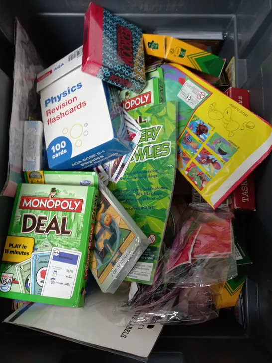 BOX OF APPROXIMATELY 15 ASSORTED ITEMS TO INCLUDE - CRAYOLA, MONOPOLY DEAL, FOOTBALL CARDS ETC