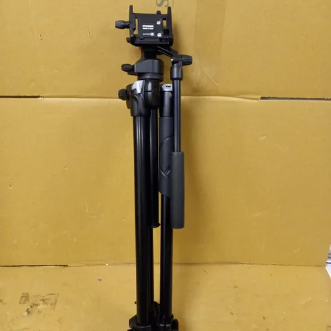 MANFROTTO ALUMINUM TRIPOD WITH BEFREE LIVE FLUID HEAD
