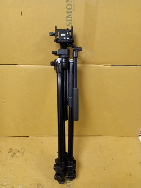 MANFROTTO ALUMINUM TRIPOD WITH BEFREE LIVE FLUID HEAD