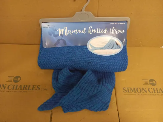 BOX OF APPROX 12 MERMAID KNITTED THROWS - BLUE