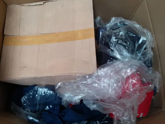 BOX OF APPROX 40 ASSORTED CLOTHING ITEMS TO INCLUDE - BUCKET HAT , BANDANA 