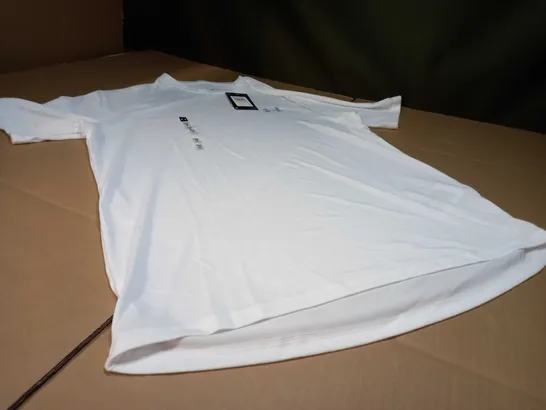 UNDER ARMOUR WHITE FITNESS T-SHIRT - MEDIUM