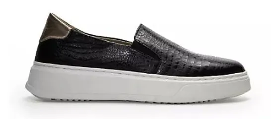 HUSH PUPPIES CORINNE SLIP ON TRAINER BLACK SIZE 4