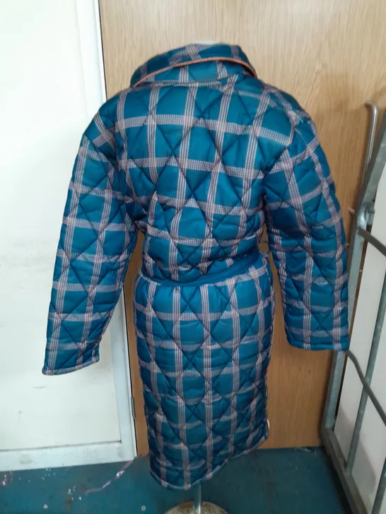 UNBRANDED PADDED DRESSING GOWN IN BLUE AND ORANGE PATTERN SIZE L