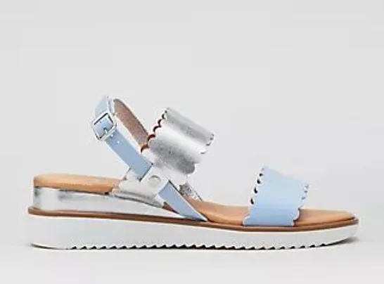 MODA IN PELLE NAVELLO SANDAL PALE BLUE SILVER SIZE 7