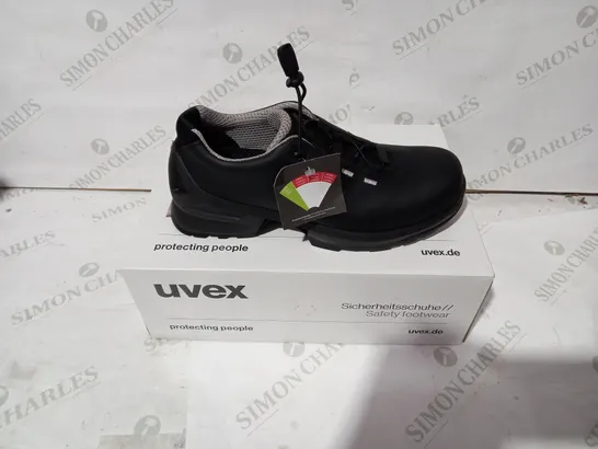 BOXED BRAND NEW PAIR OF UVEX BLACK SAFETY SHOES - SIZE 7