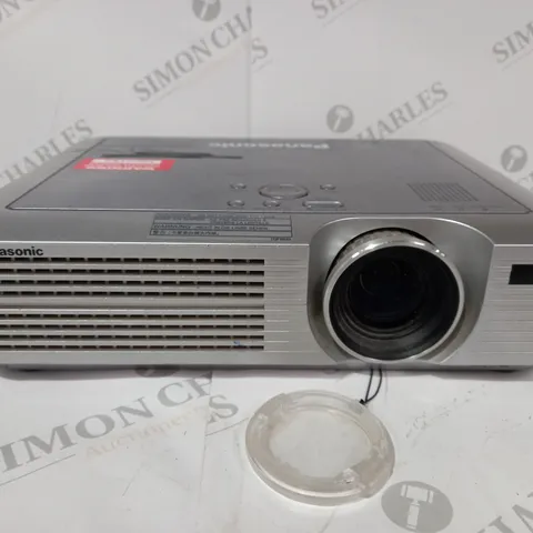 PANASONIC LCD PROJECTOR - PT-LC75E