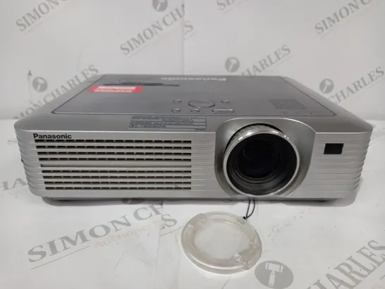 PANASONIC LCD PROJECTOR - PT-LC75E