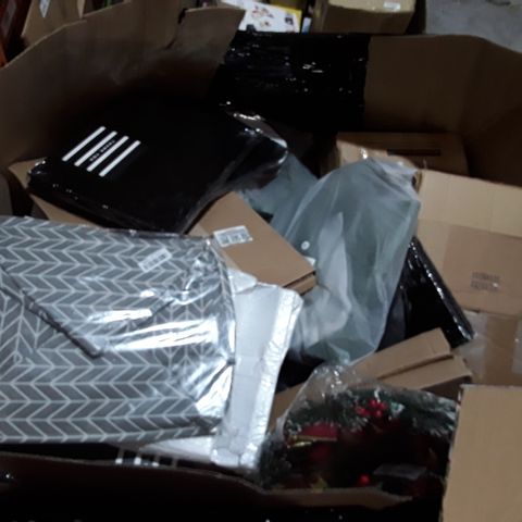 PALLET OF ASSORTED PRODUCTS TO INCLUDE; XMAS DECORATIONS, GIFT BOXES AND PADDED SEAT
