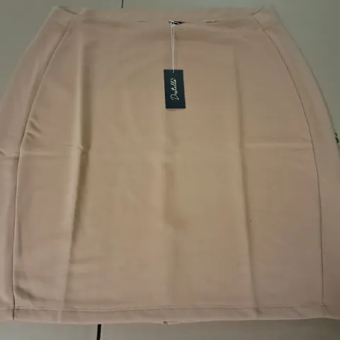 LOT OF APPROXIMATELY 21 BRAND NEW DESTELLO SKIRTS IN CAMEL - UK 18