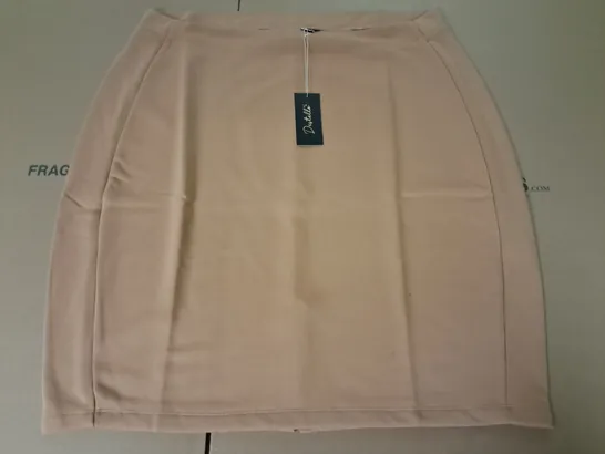 LOT OF APPROXIMATELY 21 BRAND NEW DESTELLO SKIRTS IN CAMEL - UK 18