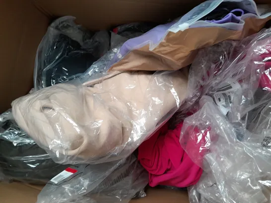 BOX OF APPROXIMATELY 20 ASSORTED CLOTHING ITEMS TO INCLUDE - HAT , TROUSERS , BELT ETC