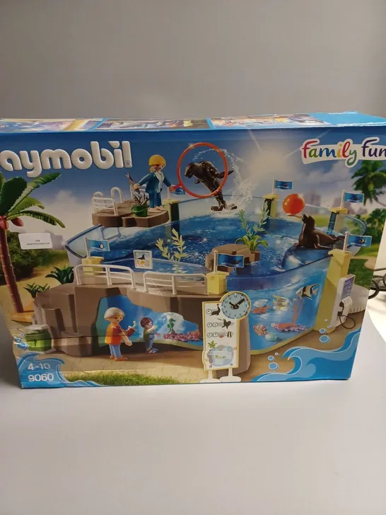 BOXED PLAYMOBIL FAMILY FUN AQUARIUM SET - 9060