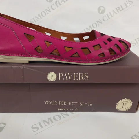 BOXED PAIR OF PAVERS SLIP-ON SANDALS IN FUSCHIA EU SIZE 41