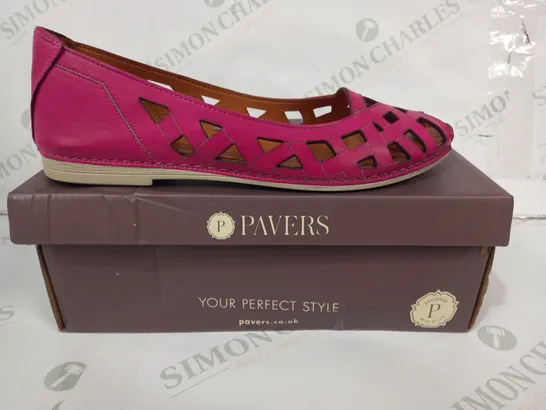 BOXED PAIR OF PAVERS SLIP-ON SANDALS IN FUSCHIA EU SIZE 41