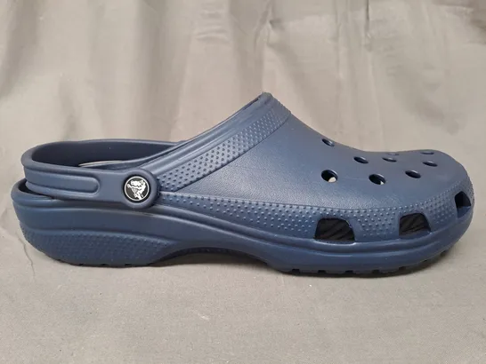 PAIR OF CROCS CLASSIC IN NAVY UK SIZE M14