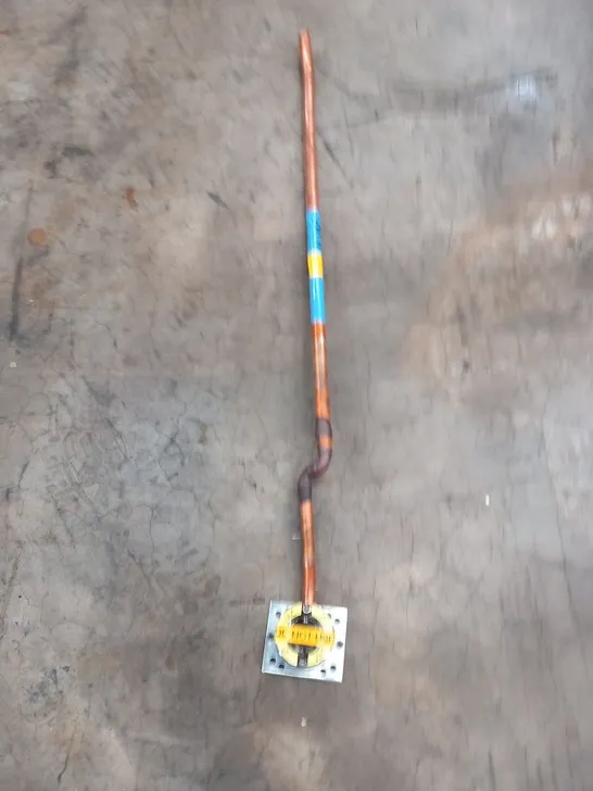 APPROXIMATELY 25 COPPER PIPE 80CM WITH VAC VALVE