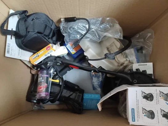 BOX OF ASSORTED CAR ITEMS TO INCLUDE - SPONGES - LIQUI MOLY - BIKE STAND / COLLECTION ONLY   