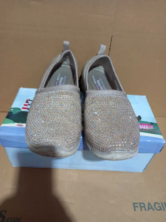 SKECHERS FLEX RENEW SHIMMER SHOW SLIP ON SHOES - SIZE 6