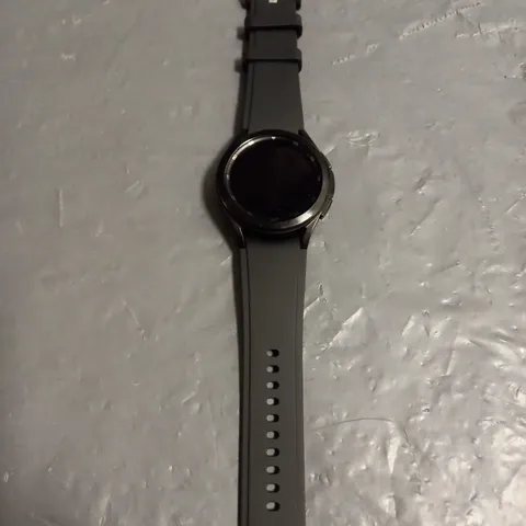 SAMSUNG GALAXY WATCH 4