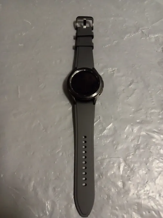 SAMSUNG GALAXY WATCH 4