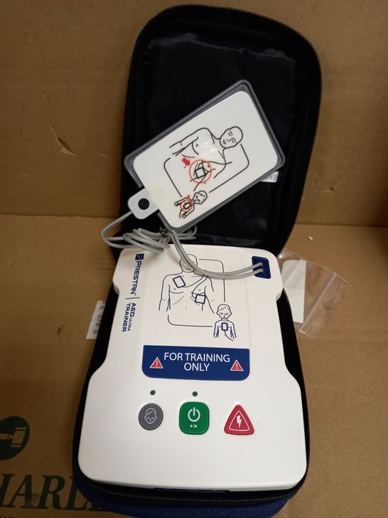 AED ULTRA TRAINER SINGLE UNIT WITH ENGLISH AND SPANISH LANGUAGES