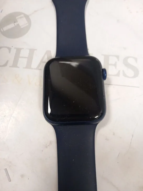 APPLE SERIES 6 SMART WATCH